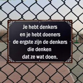 Tekstbord - Humor -Je hebt denkers en je hebt doeners.....