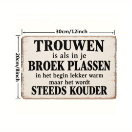 Tekstbord - Humor - Trouwen is als in je broek plassen....