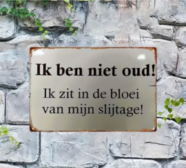 Tekstbordje humor - Ik ben in de bloei van mijn slijtage