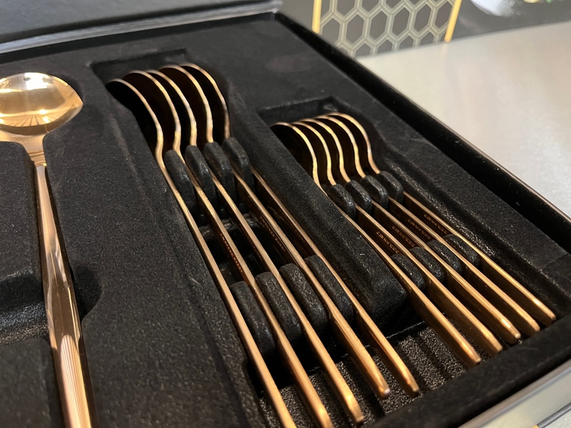 24- delige bestekset koper / goud 6- persoons