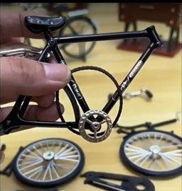 Diy zelf bouwen retro fiets met bewegende delen - schaal 1:10