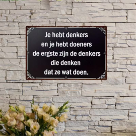 Tekstbord - Humor -Je hebt denkers en je hebt doeners.....