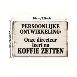 Tekstbord - Humor -  Persoonlijke ontwikkeling: Onze directeur leert nu koffie zetten