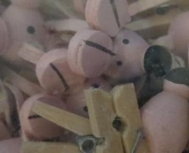 Knijpertjes met roze muizen, 24 st  - Clothes-pegs with pink mouses, 24 pcs