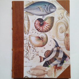 Handgemaakte Ipad cover met licht bruine leren rug en tekening van zeedieren *** Uitverkocht ***