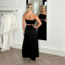 FEELING IT ROSES SET BLACK By Yessey