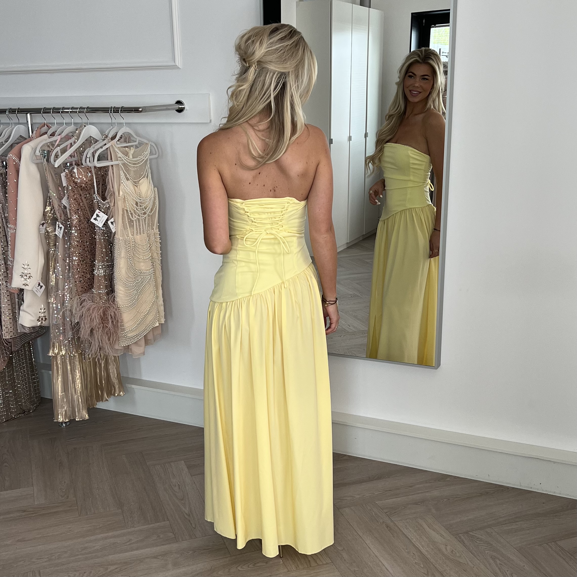 GELE LACE UP STRAPLESS JURK By Yessey