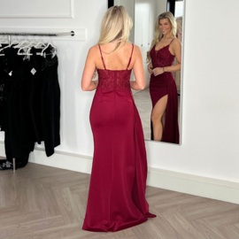 BORDEAUX LACE SPLIT AVONDJURK By Yessey