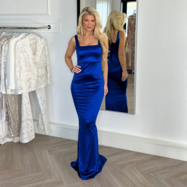 ROYAL BLUE SHINE AVONDJURK  By Yessey