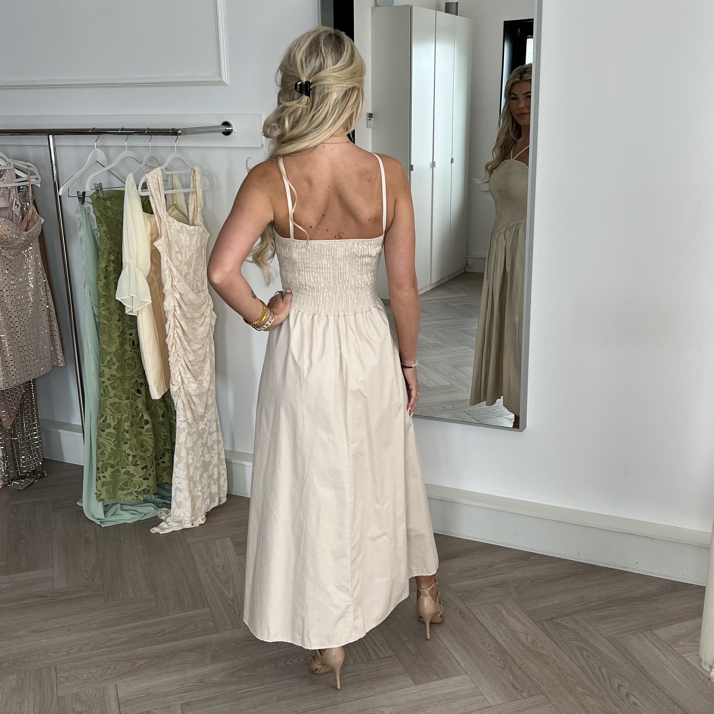 BEIGE  HALTER  ZOMERJURK By Yessey