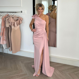 BLUSH PINK TOUCH OF GLAM AVONDJURK By Yessey