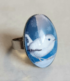 Bague cabochon oiseau TROGLODYTE DE NEIGE