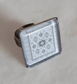 Cabochon ring SNOW LEOPARD white