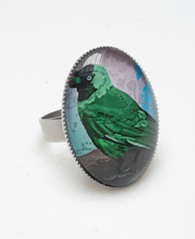 Anillo cabujón pájaro GRAJILLA VERDE