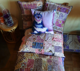 Lilac velvet cushion cover Cat PINK EYE