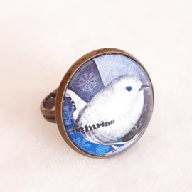 Cabochon ring bird SNOW WREN