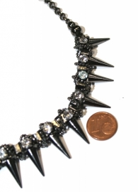 Dark spikey necklace