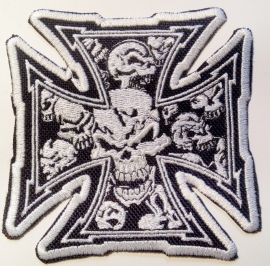 046 - PATCH - Iron / Maltese Cross with White Skulls