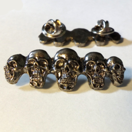 P163 - PIN - Group of Skulls