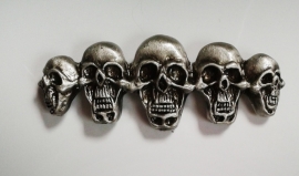 P163 - PIN - Group of Skulls