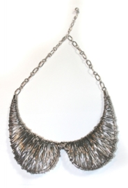 Inventive collar necklace