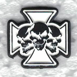 PIN - Three Skulls in  a Maltese Cross