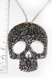 Necklace with big skull