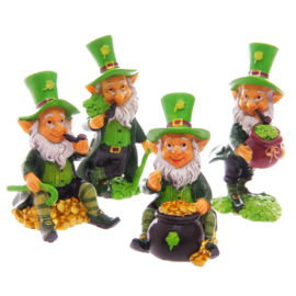 Ierse St Patrick’s Day Gelukskabouter op Klaverbladeren Leprechaun