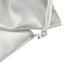 10 x Luxe Sieradenzakje Satijn Zilver Mini Sieraden Zakje Cadeauzakje Ring Oorbel Valentijn Ketting