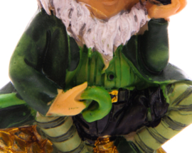 Magneet Koelkastmagneet Ierse St Patrick’s Day Gelukskabouter Op Goudstukken Leprechaun Geluk Klaver