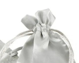 10 x Luxe Sieradenzakje Satijn Zilver Mini Sieraden Zakje Cadeauzakje Ring Oorbel Valentijn Ketting