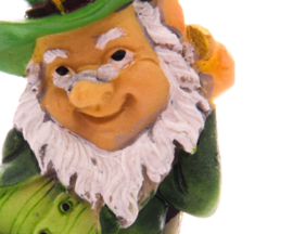 Magneet Koelkastmagneet Ierse St Patrick’s Day Gelukskabouter Met Zijtas Goudstukken Leprechaun Goud