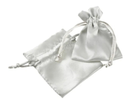 Luxe Sieradenzakje Satijn Zilver Mini Sieraden Zakje Cadeauzakje Ring Oorbel Valentijn Halsketting