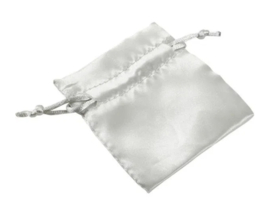 10 x Luxe Sieradenzakje Satijn Zilver Mini Sieraden Zakje Cadeauzakje Ring Oorbel Valentijn Ketting