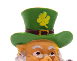 Magneet Koelkastmagneet Ierse St Patrick’s Day Gelukskabouter Op Goudstukken Leprechaun Geluk Klaver