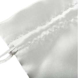 10 x Luxe Sieradenzakje Satijn Zilver Mini Sieraden Zakje Cadeauzakje Ring Oorbel Valentijn Ketting