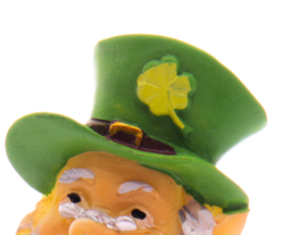 Magneet Koelkastmagneet Ierse St Patrick’s Day Gelukskabouter Achter Pot Met Goud Leprechaun Geluk