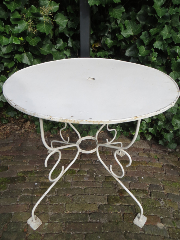 Franse witte ronde tuintafel met parasolgat Franse tuinmeubelen en