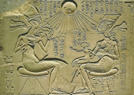 Echnaton, Nofretete en drie dochters, Egyptisch