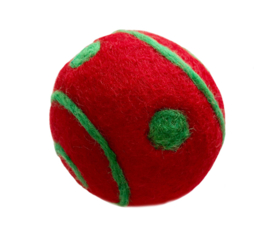 Speelbal met rammelaar, wolvilt (rood-groen)