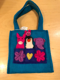 Tasje met drie vingerpopjes turquoise, roze sluiting