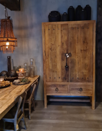 Stoere oud houten kast 2 deuren en 2 lades