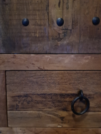 Stoere oud houten kast 2 deuren en 2 lades