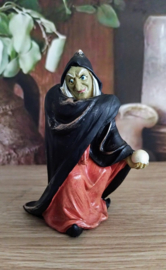 Halloween Boze heks met groen gezicht en zilveren bal
