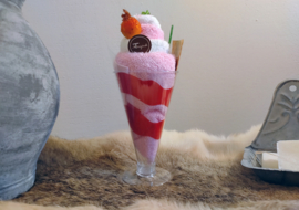 Guest Towel Ice Cream Sundae - in Pink and White