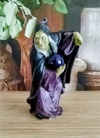 Halloween Boze heks met groen gezicht en bol