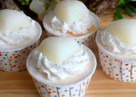 Romige Cocosnoot zeep cupcake dubbel lekker vegan friendly en handgemaakt 