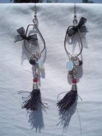 Oorbellen hangers zwart flosje