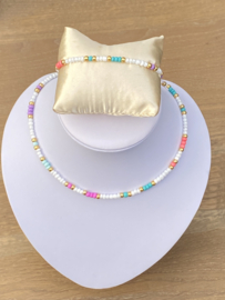 Ketting en armband met diverse kleuren