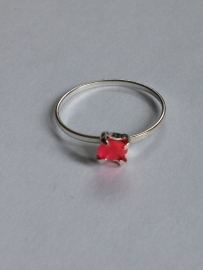 Ring met roze steentje